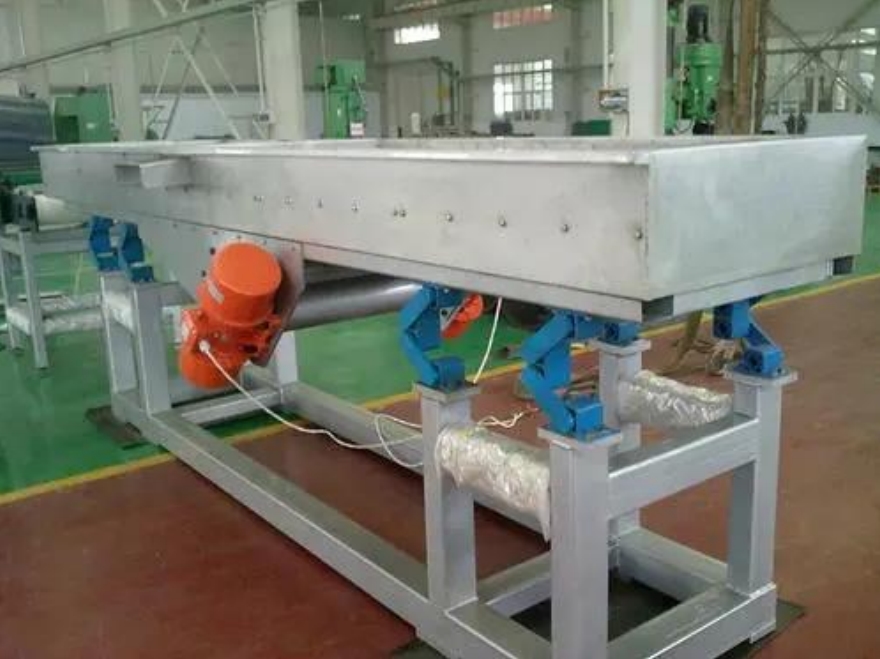 直線振動篩物料跑偏的主要原因